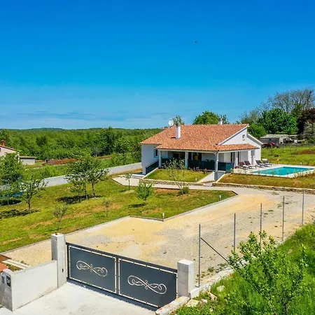 וילה Villa Roza *